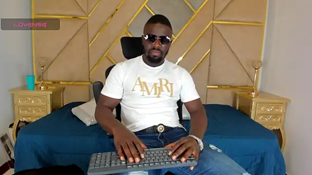 Snapshot of Latrellx7 chatting on October 2025 03:10:01 AM Latrellx7 online show from October 2025 03:10:01 AM