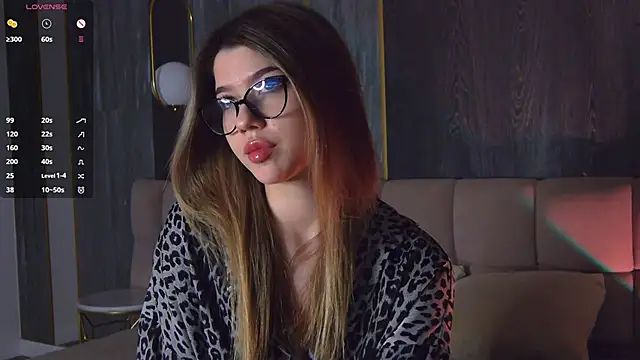 Snapshot of Sara_Lewiis chatting on October 2025 04:29:02 PM Sara Lewiis online show from October 2025 04:29:02 PM