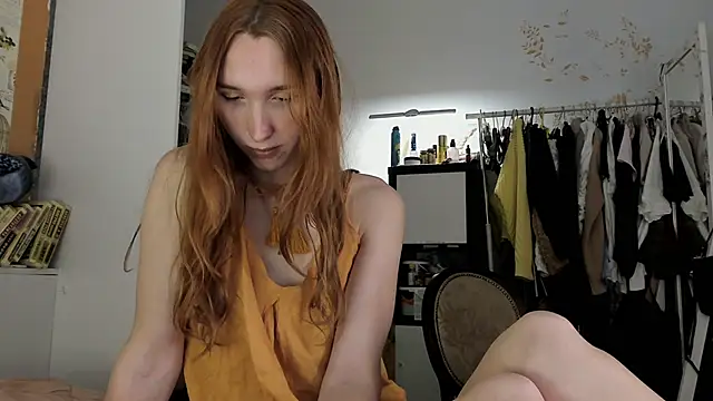 Snapshot of LisaIcon chatting on November 2025 11:43:02 AM LisaIcon online show from November 2025 11:43:02 AM