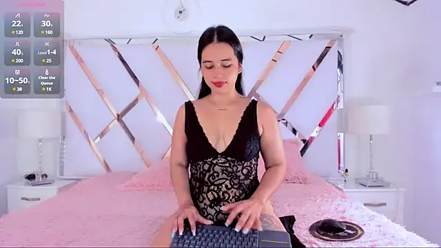 Snapshot of naughty__sara chatting on March 2025 11:31:01 AM naughty sara online show from March 2025 11:31:01 AM