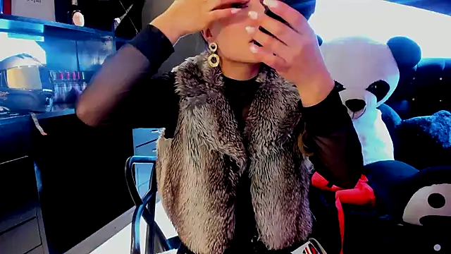 Coral Gibson online show from February 2025 12:16:01 PM