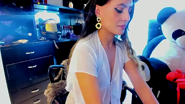 Coral Gibson online show from February 2025 06:19:01 PM