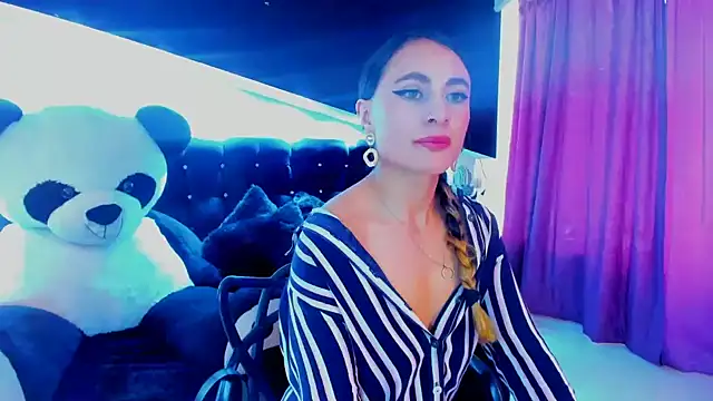 Coral Gibson online show from February 2025 04:25:01 PM