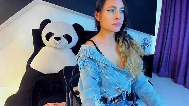 Coral Gibson online show from February 2025 12:44:02 PM