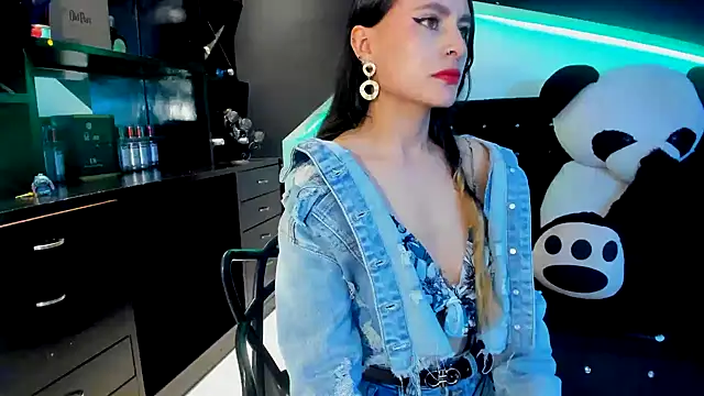 Coral Gibson online show from March 2025 06:33:01 PM