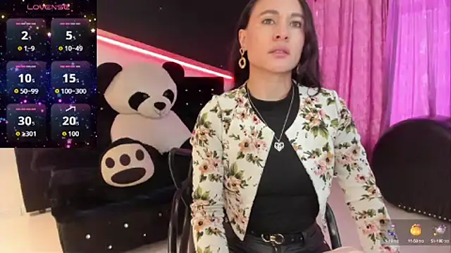 Coral Gibson online show from October 2025 12:25:01 PM