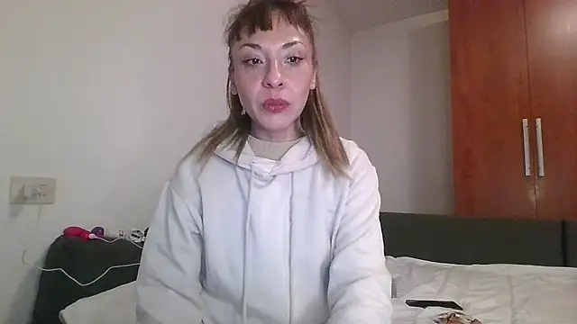 Snapshot of KarolinaReaper chatting on December 2024 03:02:01 PM KarolinaReaper online show from December 2024 03:02:01 PM