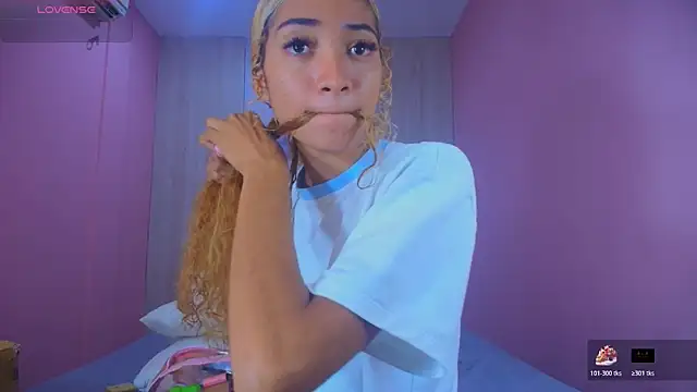 Snapshot of Charlotte_Love10 chatting on October 2025 11:44:02 AM Charlotte Love10 online show from October 2025 11:44:02 AM