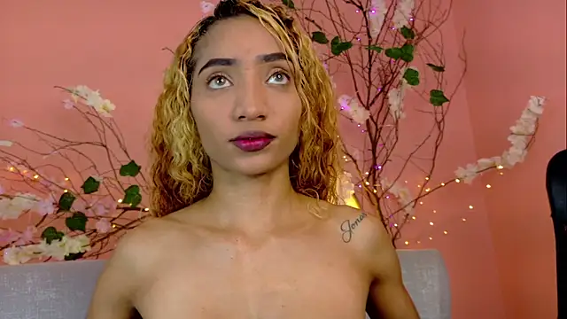 Snapshot of Charlotte_Love10 chatting on November 2025 10:41:02 PM Charlotte Love10 online show from November 2025 10:41:02 PM