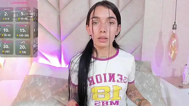 Snapshot of Mollymoon1 chatting on December 2024 08:54:02 PM Mollymoon1 online show from December 2024 08:54:02 PM