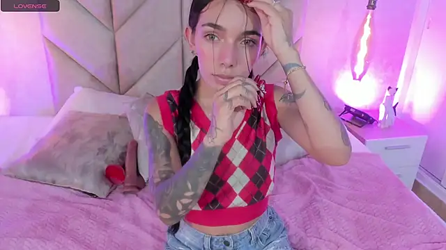 Snapshot of Mollymoon1 chatting on December 2024 08:16:01 PM Mollymoon1 online show from December 2024 08:16:01 PM