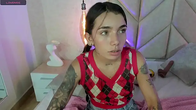 Snapshot of Mollymoon1 chatting on December 2024 12:02:01 AM Mollymoon1 online show from December 2024 12:02:01 AM