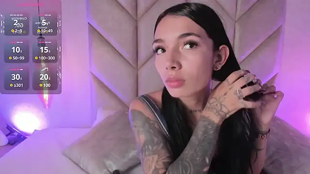 Snapshot of Mollymoon1 chatting on December 2024 08:18:01 PM Mollymoon1 online show from December 2024 08:18:01 PM