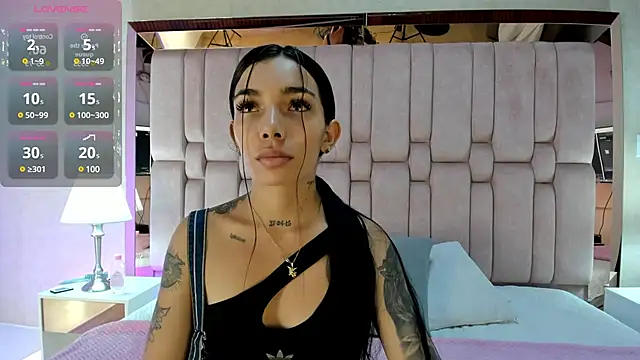 Snapshot of Mollymoon1 chatting on December 2024 02:27:01 PM Mollymoon1 online show from December 2024 02:27:01 PM