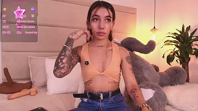 Snapshot of Mollymoon1 chatting on September 2025 08:00:02 PM Mollymoon1 online show from September 2025 08:00:02 PM