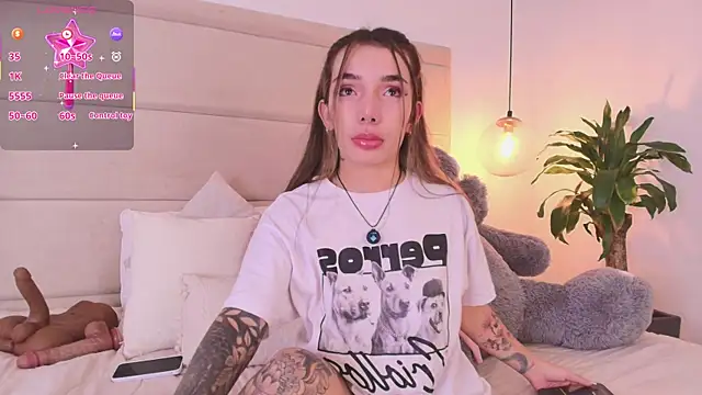 Snapshot of Mollymoon1 chatting on September 2025 09:15:02 PM Mollymoon1 online show from September 2025 09:15:02 PM