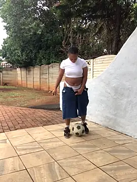 Snapshot of Pearl_00 chatting on October 2025 11:00:02 AM Pearl 00 online show from October 2025 11:00:02 AM