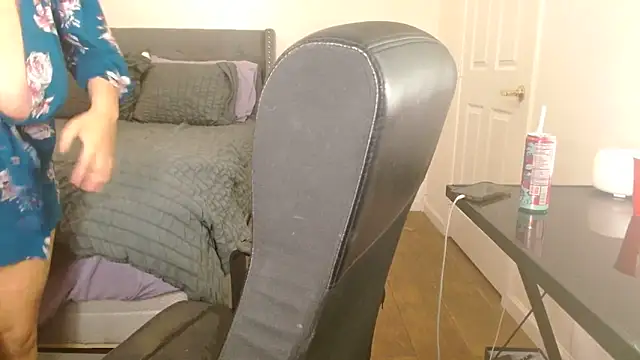 Snapshot of AlyssiaAmoreXO chatting on October 2025 08:08:02 PM AlyssiaAmoreXO online show from October 2025 08:08:02 PM