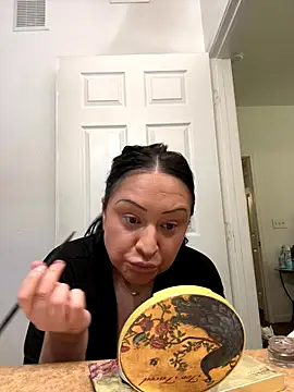 Snapshot of AlyssiaAmoreXO chatting on October 2025 08:13:02 PM AlyssiaAmoreXO online show from October 2025 08:13:02 PM