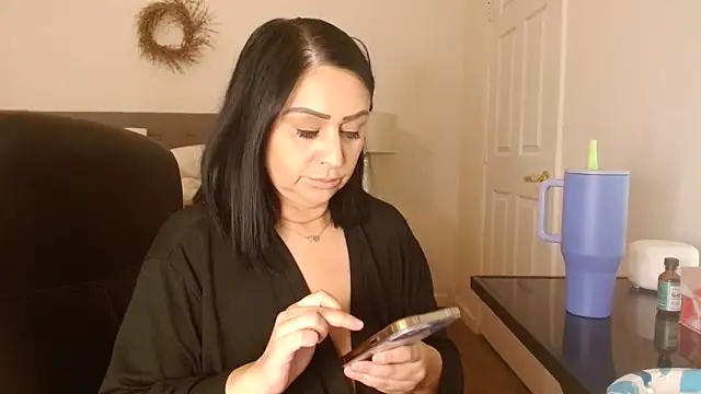 Snapshot of AlyssiaAmoreXO chatting on October 2025 04:42:02 PM AlyssiaAmoreXO online show from October 2025 04:42:02 PM