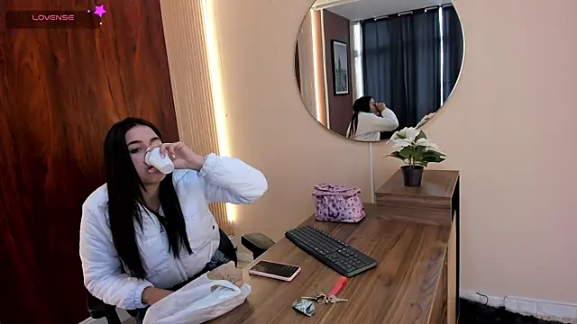 Leah Means  online show from September 2025 12:27:02 PM