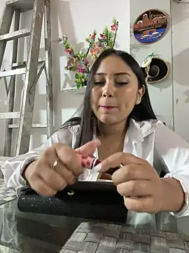 YuliiCamm online show from December 2024 05:08:01 PM