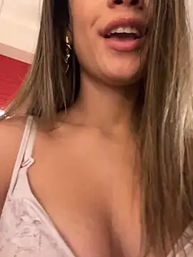 Snapshot of Alisha-Bond chatting on March 2025 03:06:01 AM Alisha-Bond online show from March 2025 03:06:01 AM