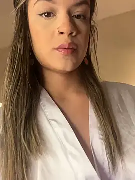 Snapshot of Alisha-Bond chatting on March 2025 11:02:01 PM Alisha-Bond online show from March 2025 11:02:01 PM