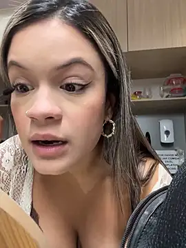 Snapshot of Alisha-Bond chatting on September 2025 11:04:02 PM Alisha-Bond online show from September 2025 11:04:02 PM