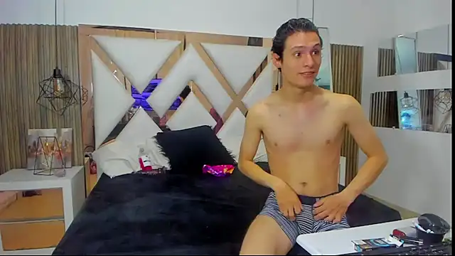 LIZandDante online show from January 2025 10:33:02 PM