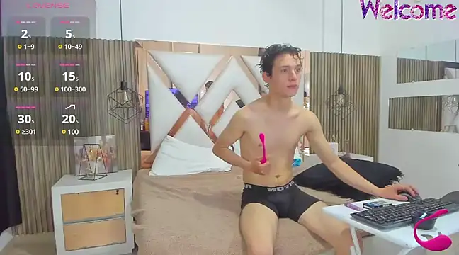 LIZandDante online show from January 2025 10:13:02 PM