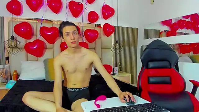 LIZandDante online show from February 2025 08:59:01 PM