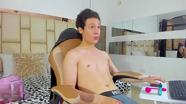 LIZandDante online show from March 2025 07:14:02 PM