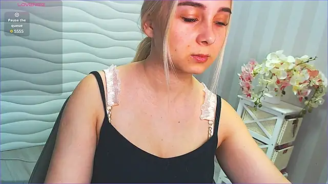 DolphinDreams online show from December 2024 10:02:01 AM