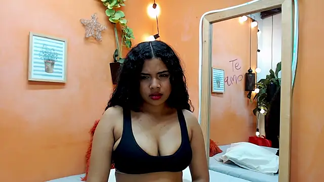 ashly collin9 online show from December 2024 09:50:01 PM