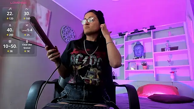 Lucy Williiams online show from March 2025 08:56:01 PM