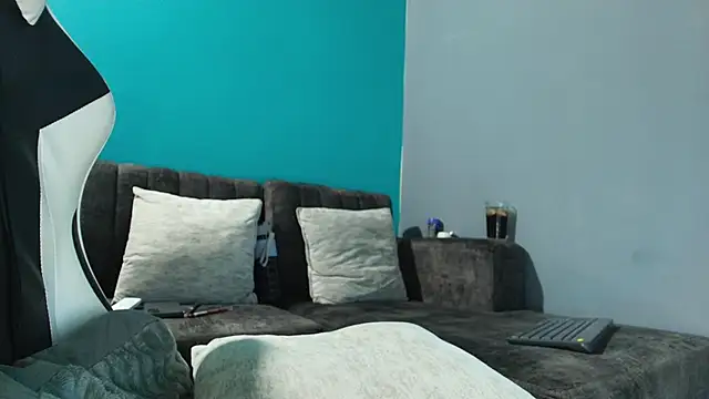 Snapshot of skinny_and_boyfriend chatting on November 2025 04:30:02 PM skinny and boyfriend online show from November 2025 04:30:02 PM