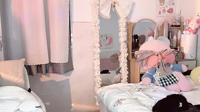 Snapshot of Carly_1 chatting on December 2024 04:22:01 PM Carly 1 online show from December 2024 04:22:01 PM