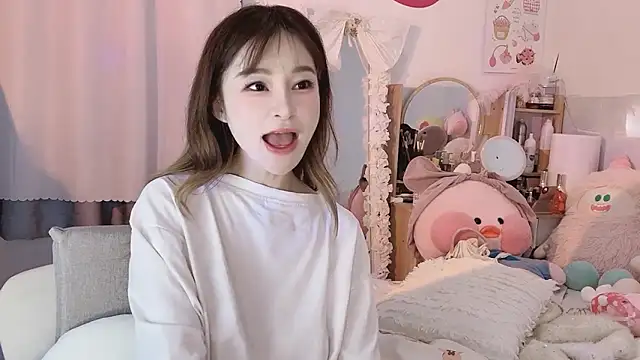 Snapshot of Carly_1 chatting on December 2024 08:18:01 AM Carly 1 online show from December 2024 08:18:01 AM