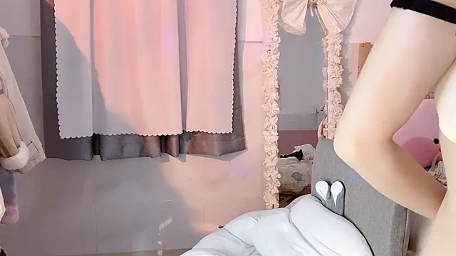 Snapshot of Carly_1 chatting on December 2024 03:59:02 PM Carly 1 online show from December 2024 03:59:02 PM