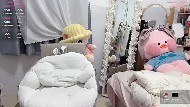 Snapshot of Carly_1 chatting on March 2025 08:08:01 AM Carly 1 online show from March 2025 08:08:01 AM