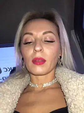 Diamond Bunny  online show from December 2024 01:22:02 PM