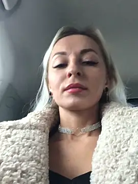 Diamond Bunny  online show from December 2024 12:23:01 PM
