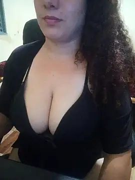 Snapshot of litha_luna chatting on January 2025 04:15:01 AM litha luna online show from January 2025 04:15:01 AM