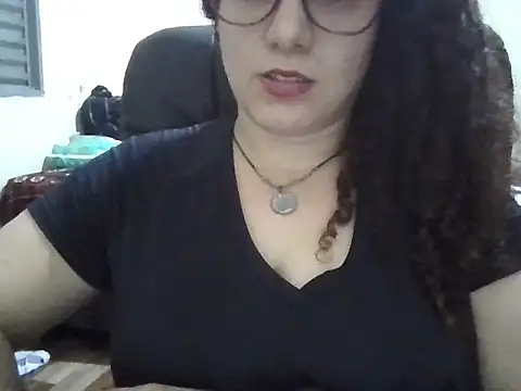 Snapshot of litha_luna chatting on February 2025 09:37:01 PM litha luna online show from February 2025 09:37:01 PM