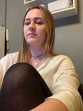 Emma B1uem online show from January 2025 12:40:01 PM