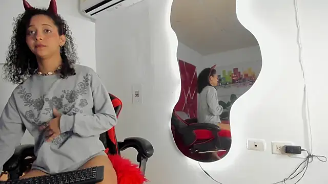 Snapshot of Milanxht chatting on January 2025 03:11:02 AM Milanxht online show from January 2025 03:11:02 AM