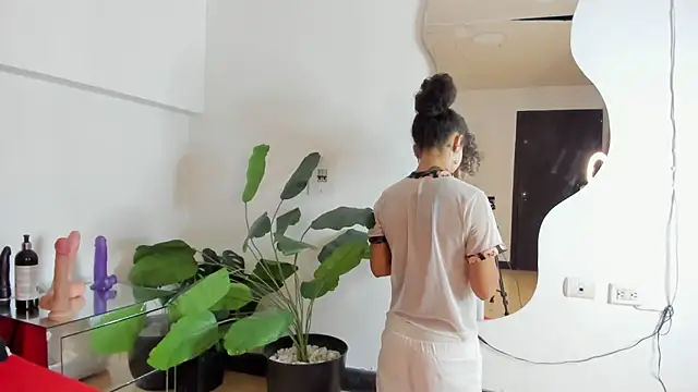 Snapshot of Milanxht chatting on February 2025 09:01:02 PM Milanxht online show from February 2025 09:01:02 PM