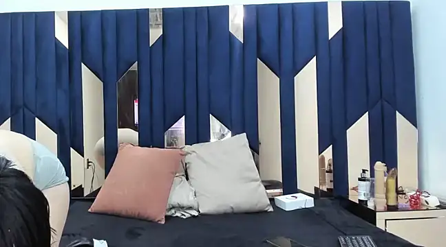 Criistaal  online show from January 2025 03:58:02 AM