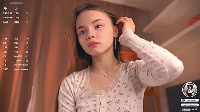 Snapshot of Miss_miracle chatting on October 2025 04:44:02 PM Miss miracle online show from October 2025 04:44:02 PM